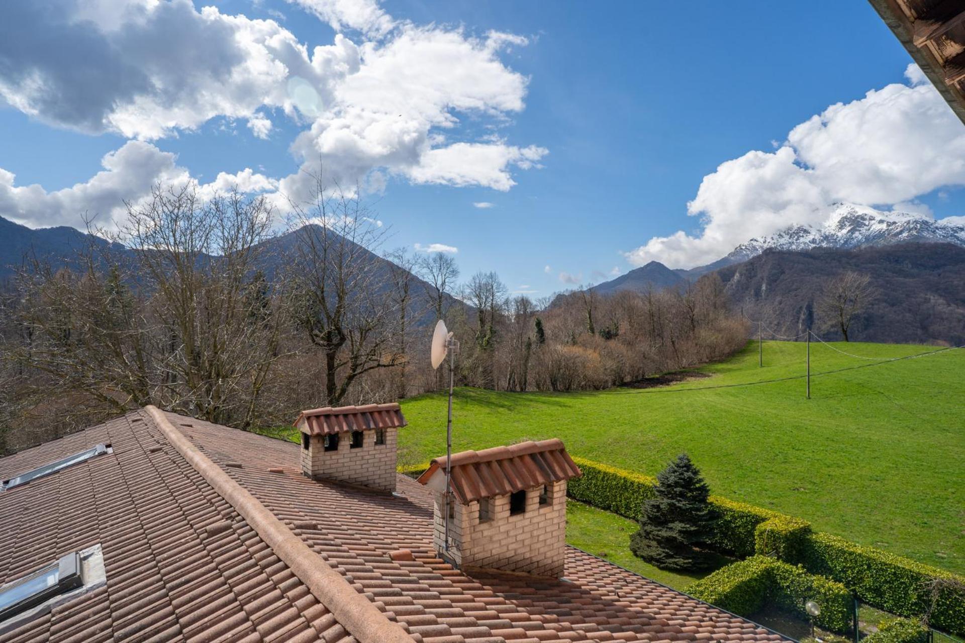 Mountain Lodging With Fireplace And Mountain View Barzio Exterior foto
